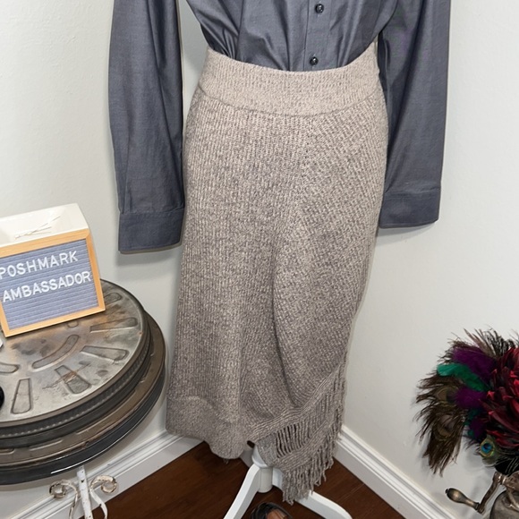 Stella McCartney Cashmere-Wool Fringe-Hem Midi Skirt, Beige Sz.44 or M - Picture 5 of 11